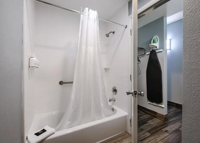 Baymont By Wyndham Louisville Airport South